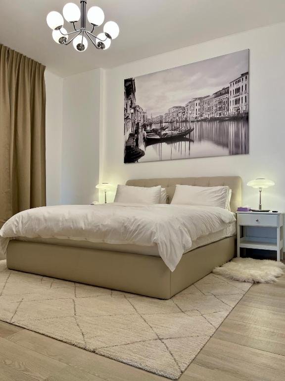 Абу-Даби: Canal View 3 Bedroom Holiday Home with Balcony