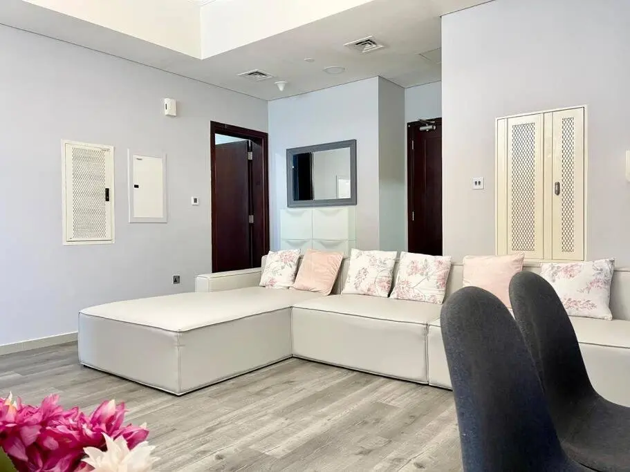 Абу-Даби: Cozy Upgraded Residential Flat with sea, Mangrove, pool view - Not Hotel - 1203