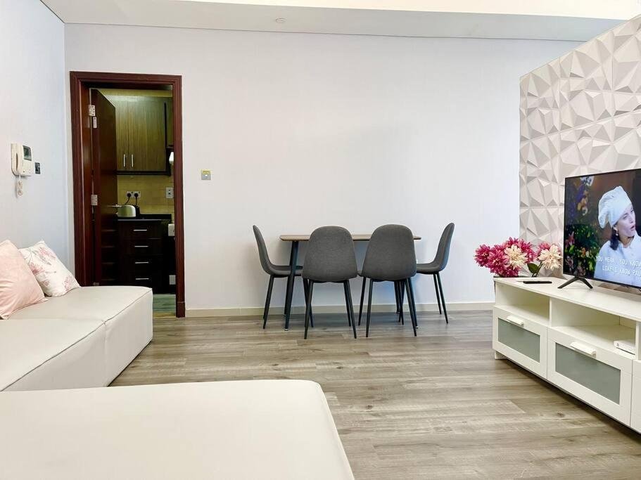 Абу-Даби: Cozy Upgraded Residential Flat with sea, Mangrove, pool view - Not Hotel - 1203