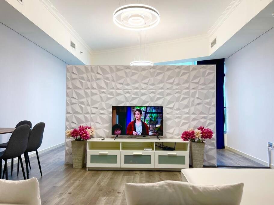 Абу-Даби: Cozy Upgraded Residential Flat with sea, Mangrove, pool view - Not Hotel - 1203