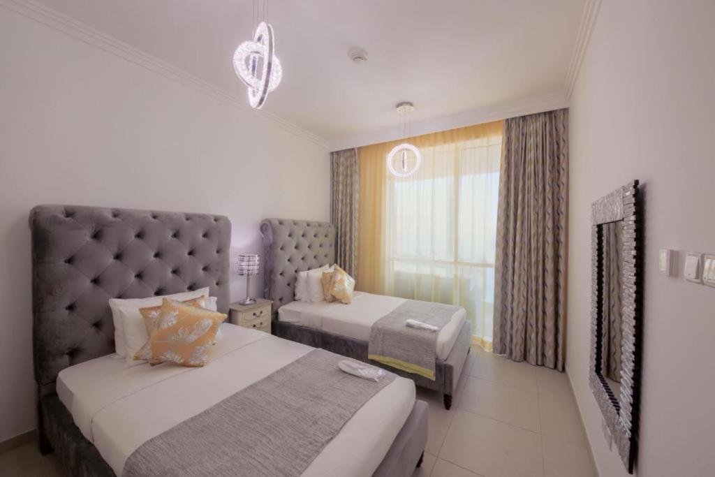 Дубай: Stunning 5* 4Br-Oceanfront-Apartment