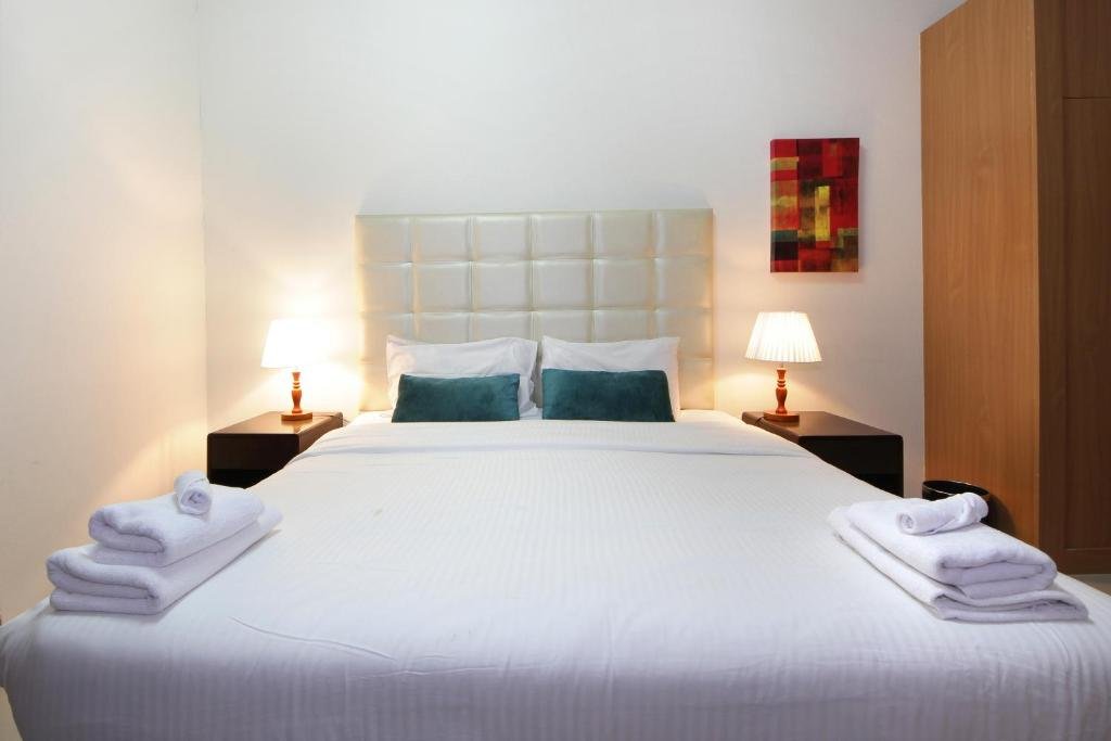 Дубай: Signature Holiday Homes - Luxury Studio Apartment Al Barsha South Dubai