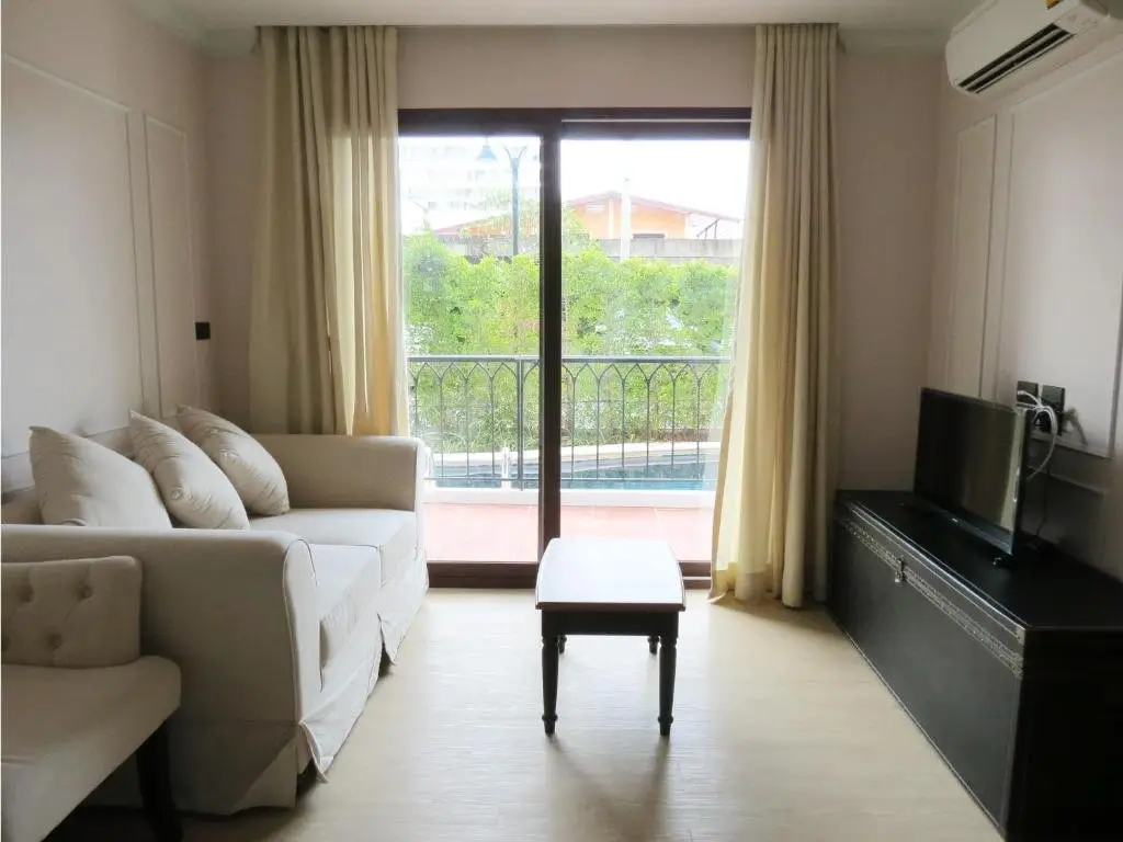 На Чом Тхиан: Venetian Jomtien Pool Access