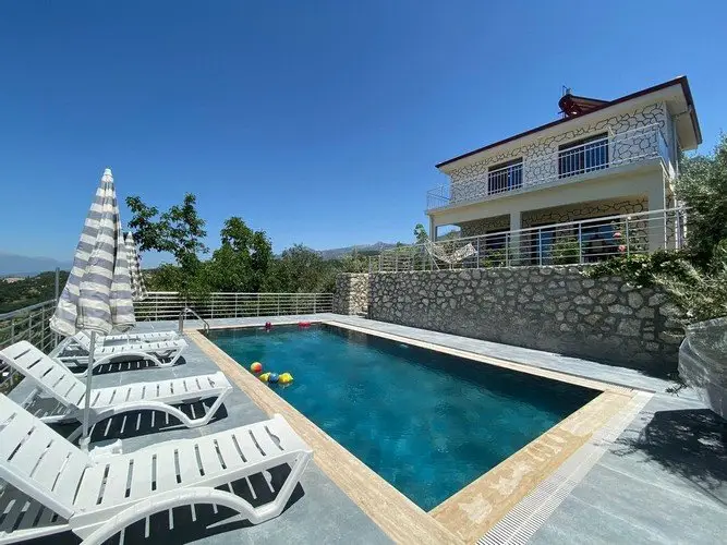 Якакой: Villa Hipotenus