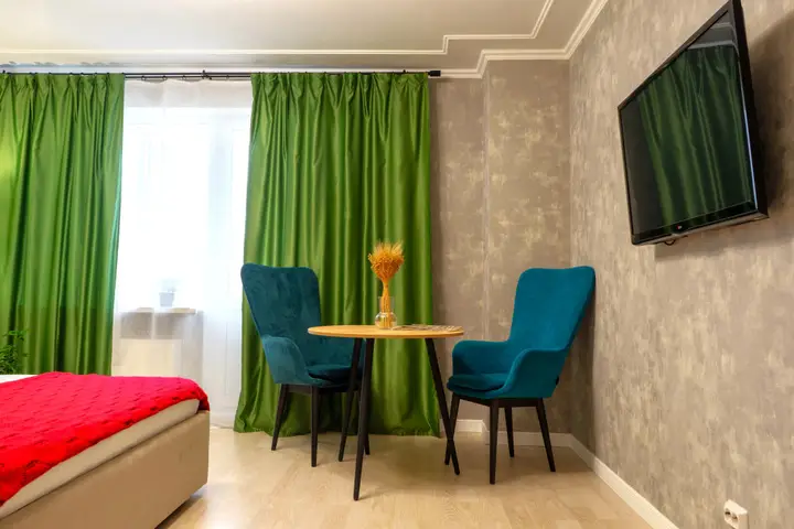 Тольятти: Апартаменты ZebraHome c видом на город и лес