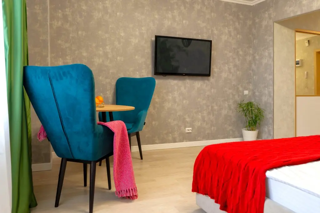 Тольятти: Апартаменты ZebraHome c видом на город и лес
