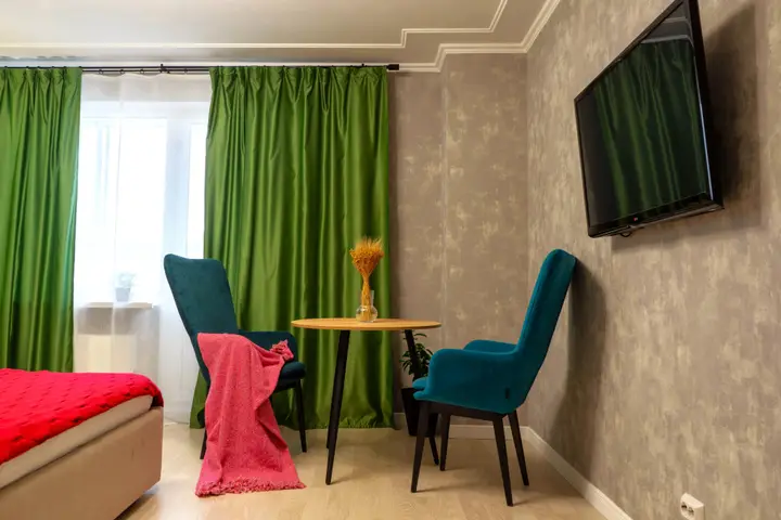 Тольятти: Апартаменты ZebraHome c видом на город и лес