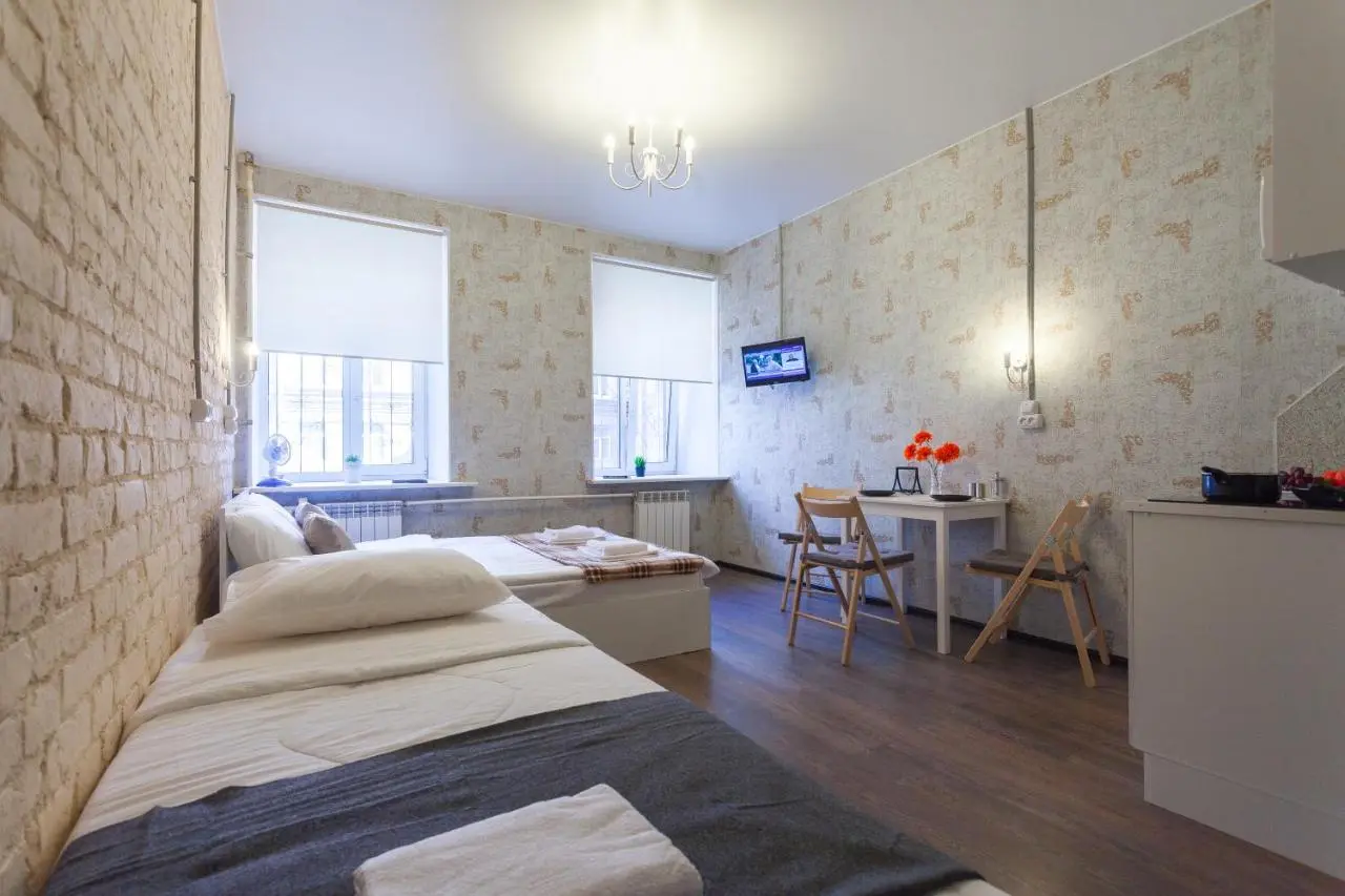 Санкт-Петербург: Guests Love on Kazanskaya