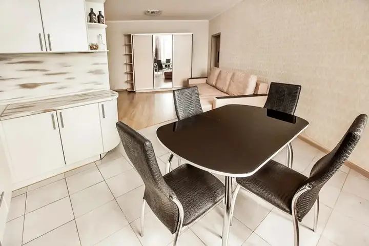 Тольятти: Апартаменты ZebraHome с видом на Волгу и лес
