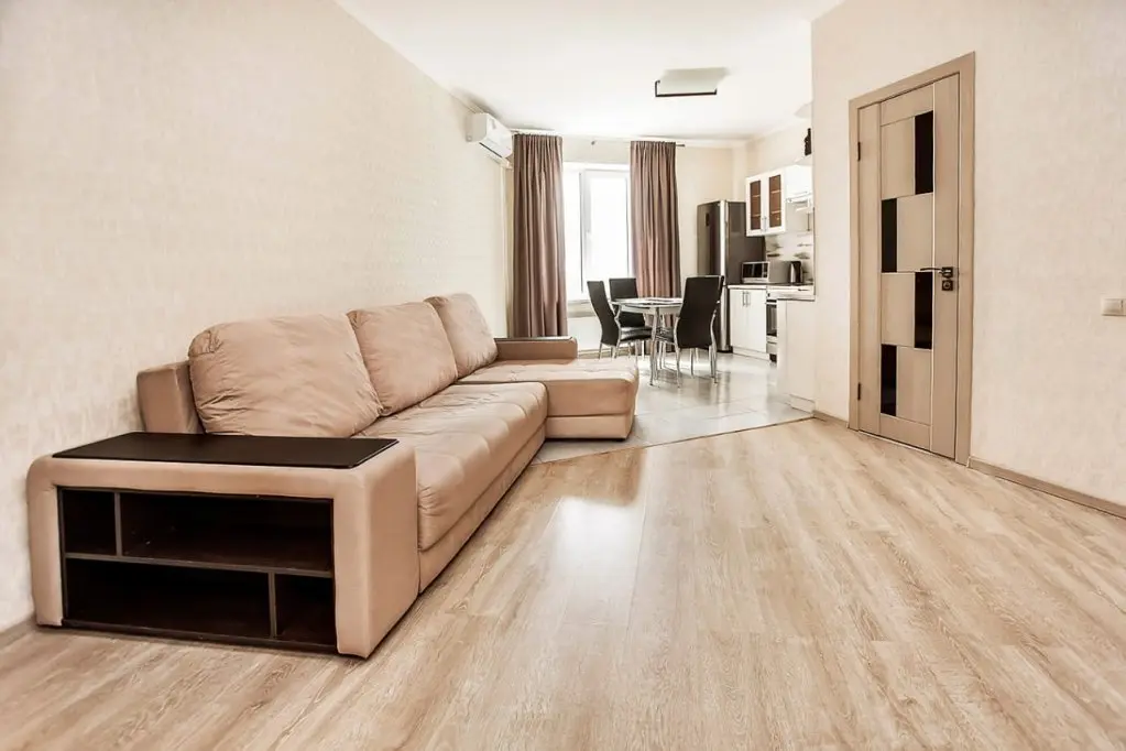 Тольятти: Апартаменты ZebraHome с видом на Волгу и лес