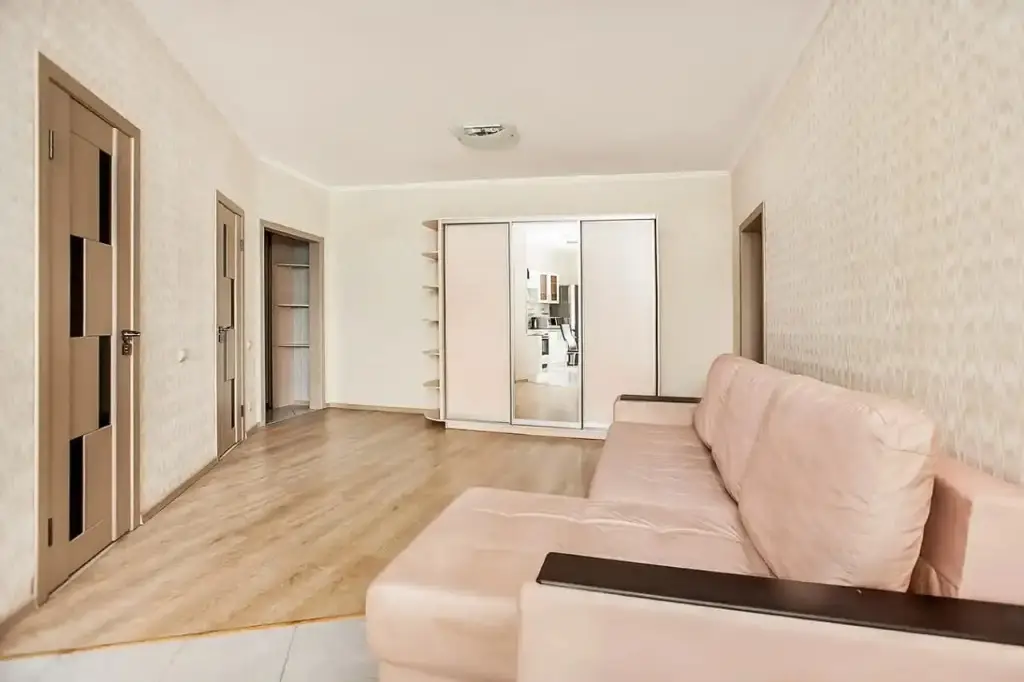 Тольятти: Апартаменты ZebraHome с видом на Волгу и лес
