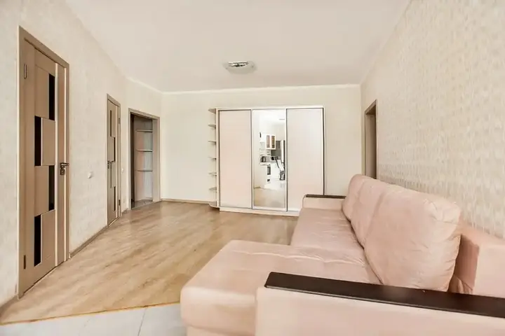 Тольятти: Апартаменты ZebraHome с видом на Волгу и лес
