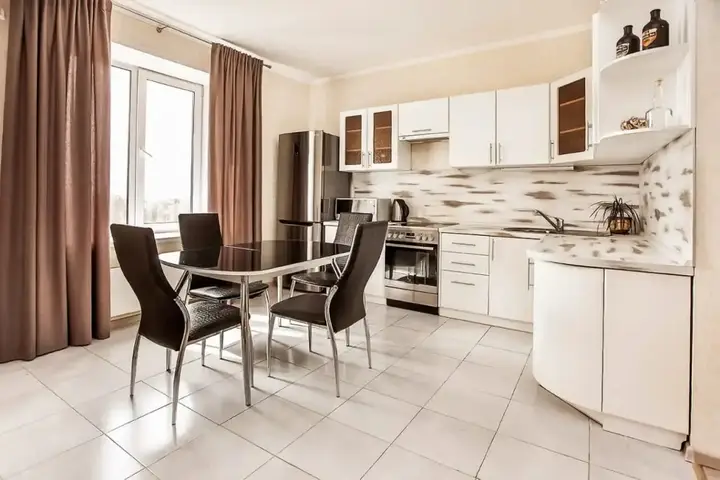 Тольятти: Апартаменты ZebraHome с видом на Волгу и лес