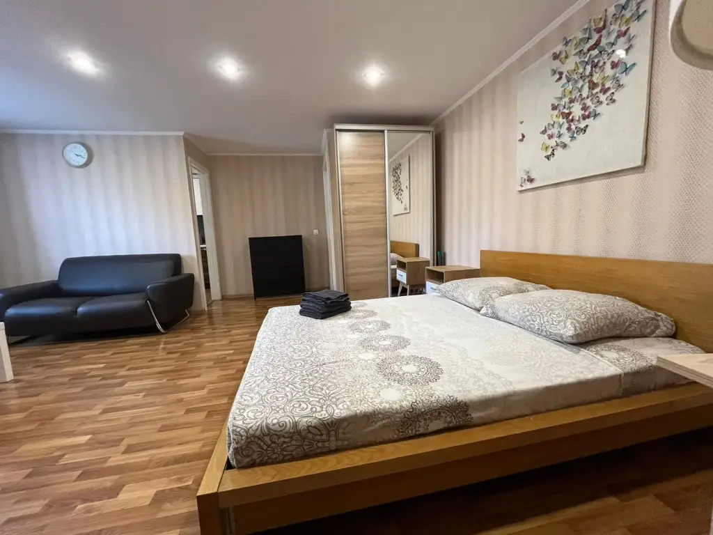Кемерово: Na Ulitse Pritomskaya Naberezhnaya 13 Apartments