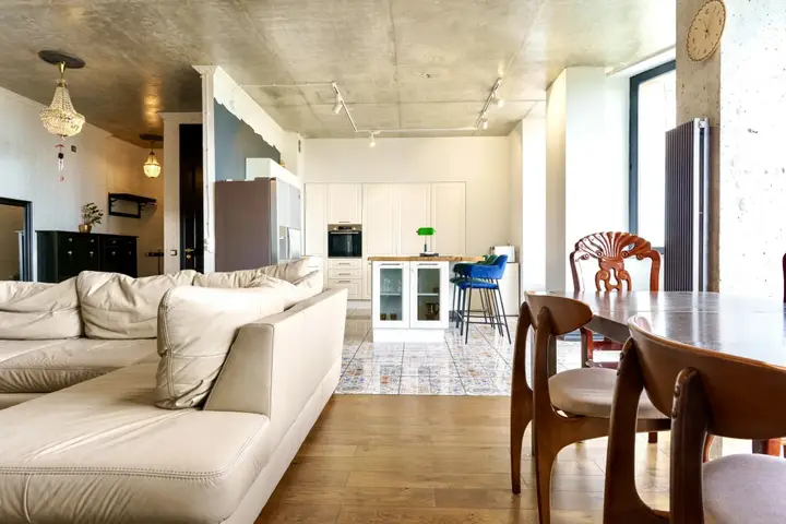 Калининград: ApartMari Shikarny 4-komnatny loft v tsentre Kaliningrada (ul.Gagarina, 1)