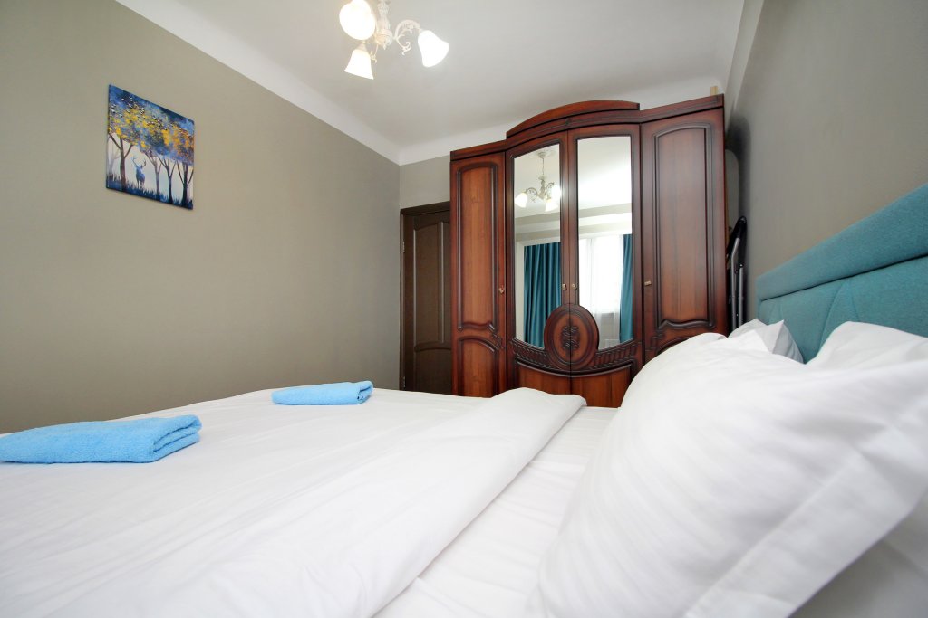 Алматы: Апартаменты Spacious Central Apartment
