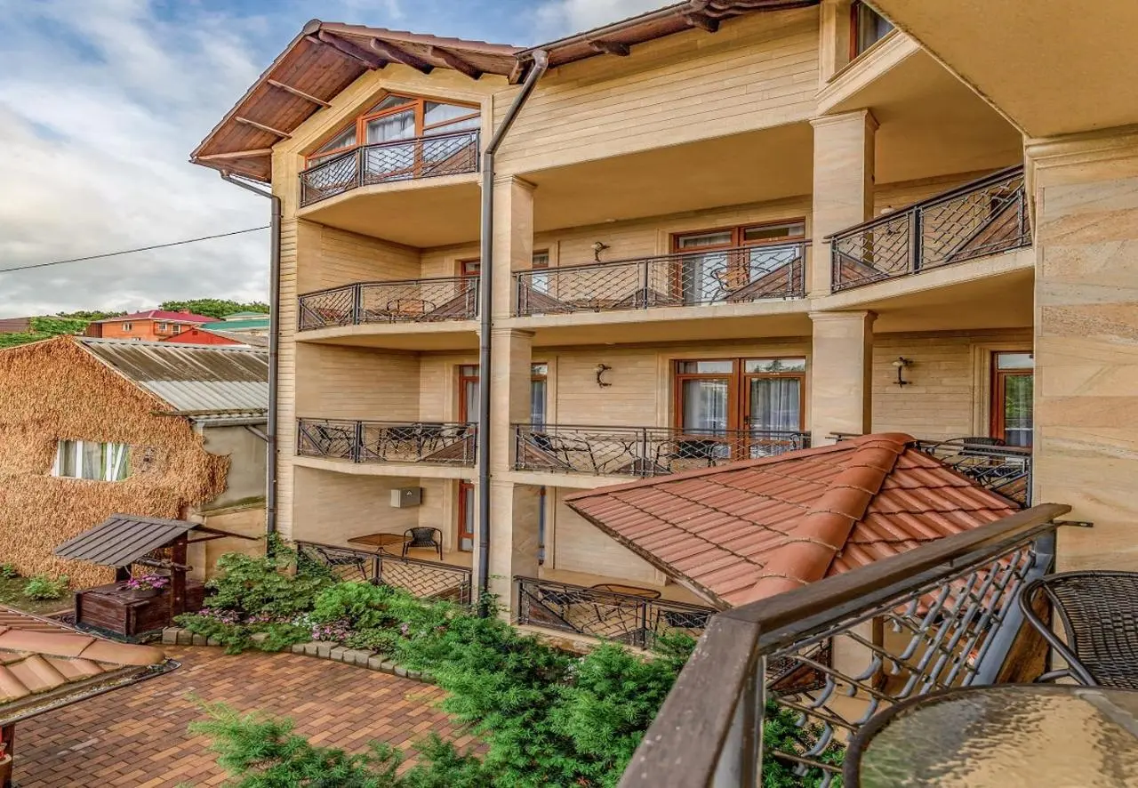 Дивноморское: Guest House Yuzhniy