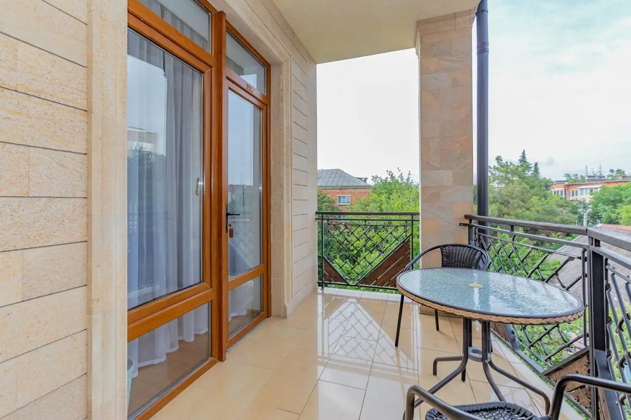 Дивноморское: Guest House Yuzhniy
