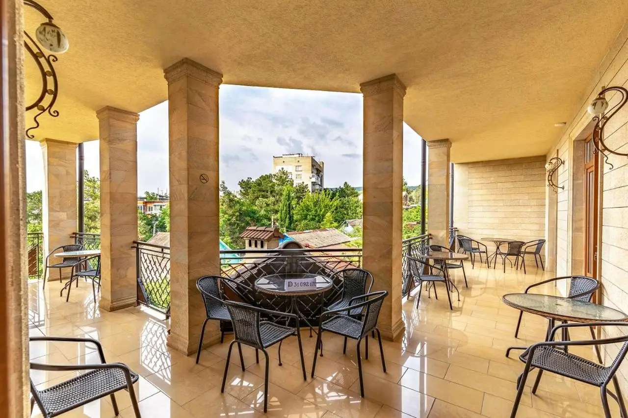 Дивноморское: Guest House Yuzhniy
