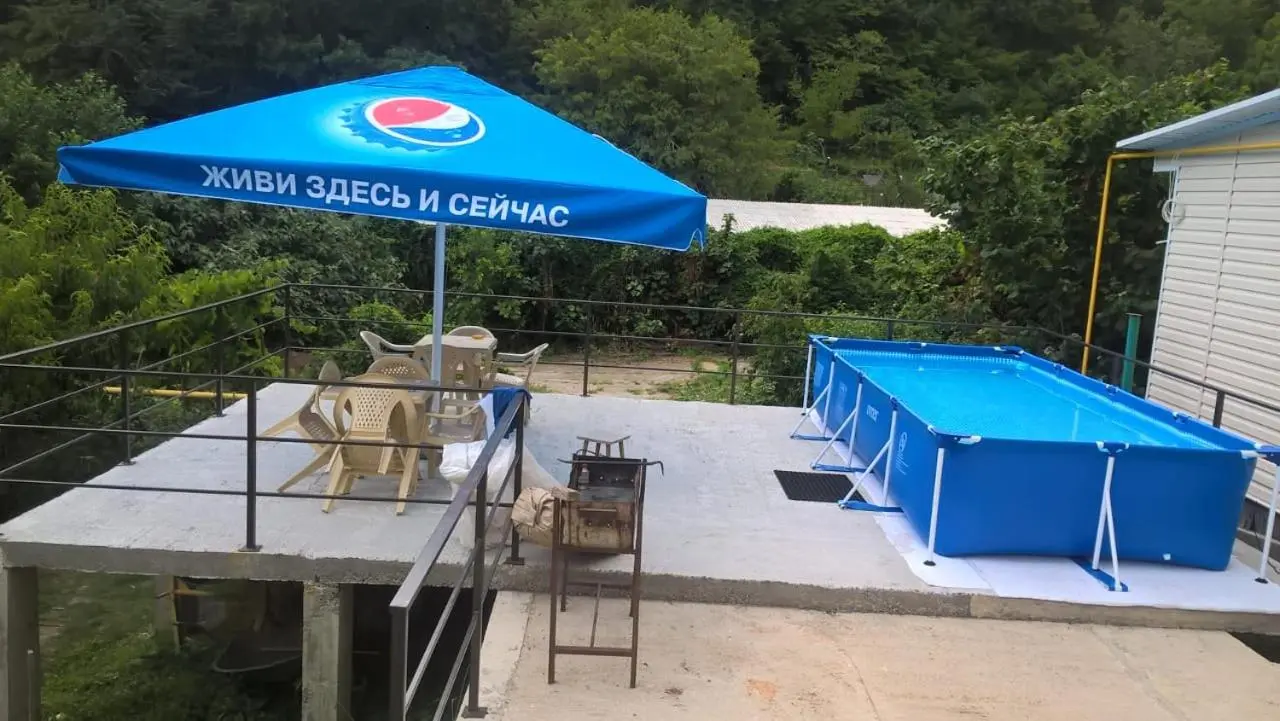 Лазаревское: Гостевой дом на Изумрудной