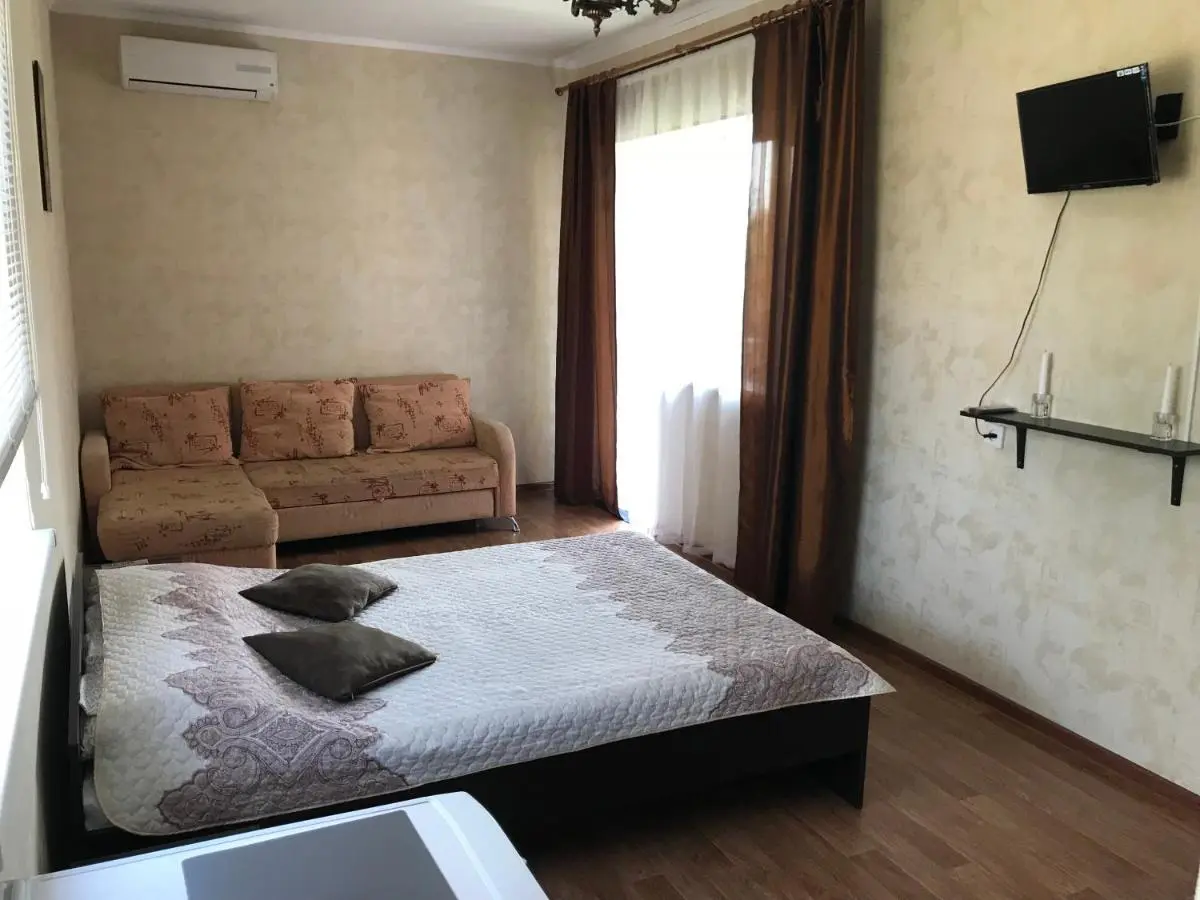 Витязево: Guest house Trudyaschihsya 131