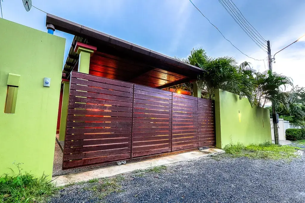 Муанг: Chaba Pool Villa in Nai Harn