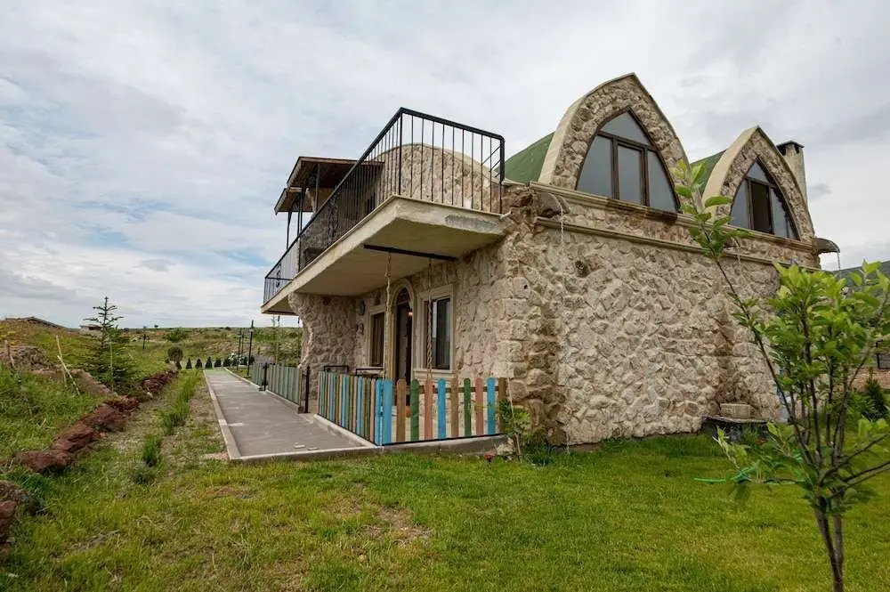 Ургуп: Cappadocia Hobbit House