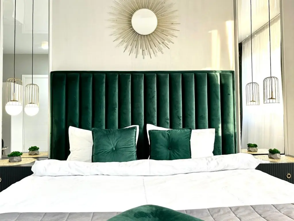 Калининград: Апартаменты класса люкс и красивым видом из окна "Emerald room"