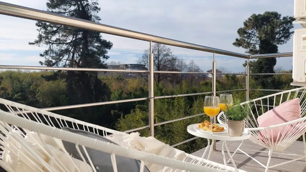 Сочи: ZhK Leto Deluxe Apartment