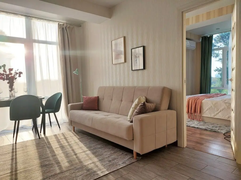 Сочи: ZhK Leto Deluxe Apartment