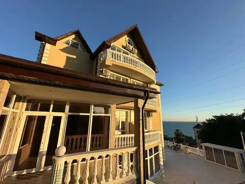 Ani Loo Hotel — фото 1