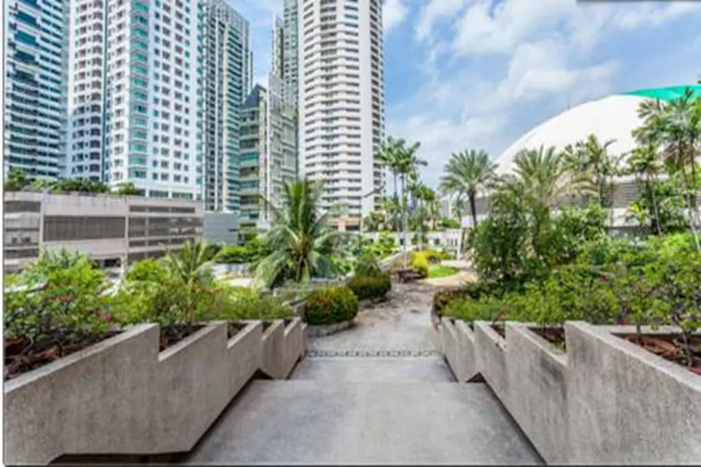 Ebony Towers At Parkview — фото 1