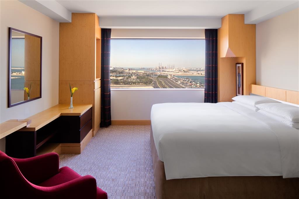 Дубай: Hyatt Regency Dubai & The Galleria Residence