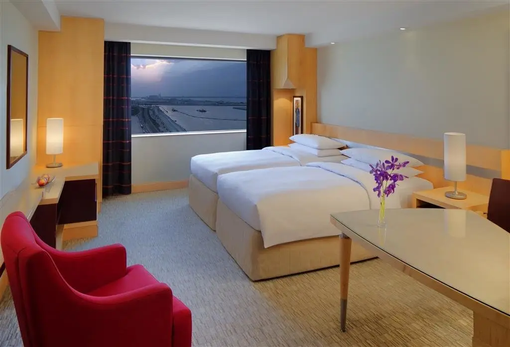 Дубай: Hyatt Regency Dubai & The Galleria Residence