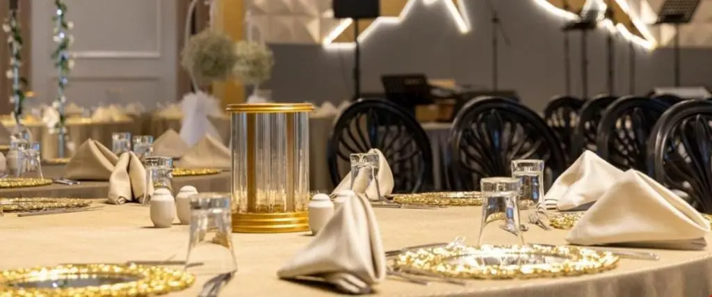 Бартын: Riverside Hotel & Restaurant