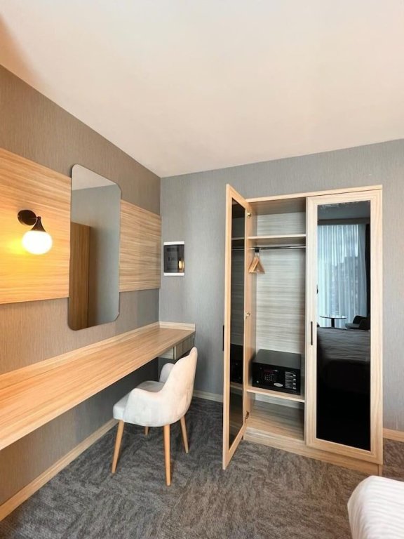 Арнавуткёй: Royal Mass Airport Business Hotel