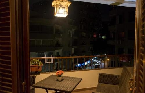 Гиза: Apartment 300m consisting of 3 rooms, American kitchen, 2 bathrooms, 2 reception, 1 living room, Hotel finishing