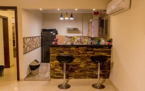 Apartment 300m consisting of 3 rooms, American kitchen, 2 bathrooms, 2 reception, 1 living room, Hotel finishing — фото 1