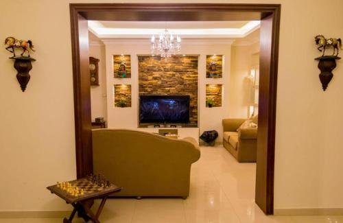 Гиза: Apartment 300m consisting of 3 rooms, American kitchen, 2 bathrooms, 2 reception, 1 living room, Hotel finishing