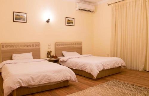 Гиза: Apartment 300m consisting of 3 rooms, American kitchen, 2 bathrooms, 2 reception, 1 living room, Hotel finishing