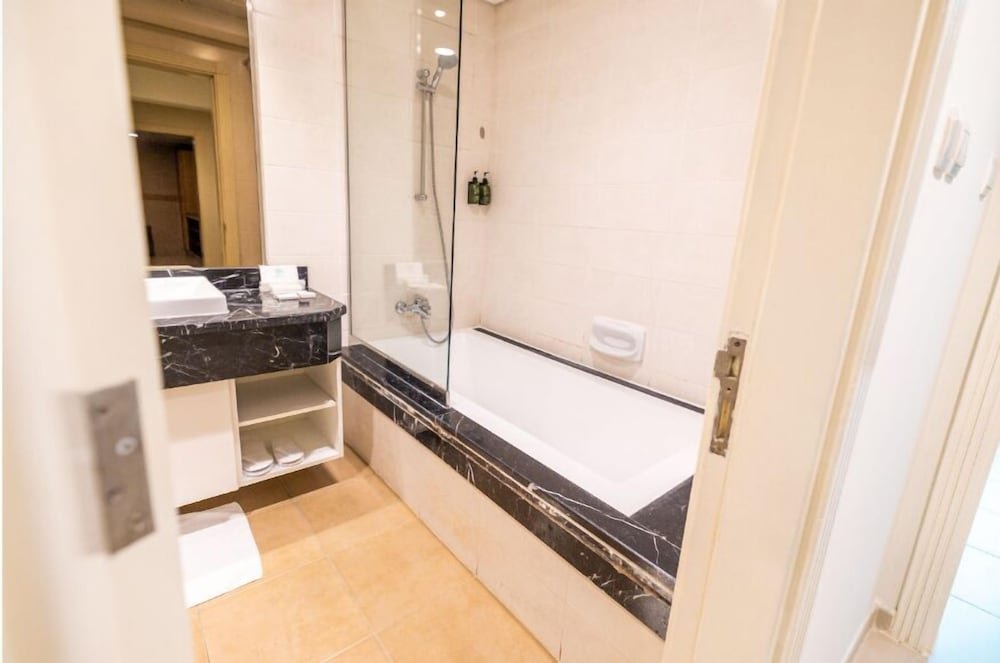 Абу-Даби: ANDALUS AL SEEF RESORT &amp; SPA