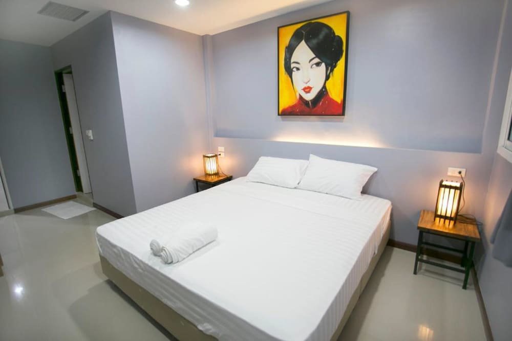 Бангкок: The Rooftop Residence Hostel