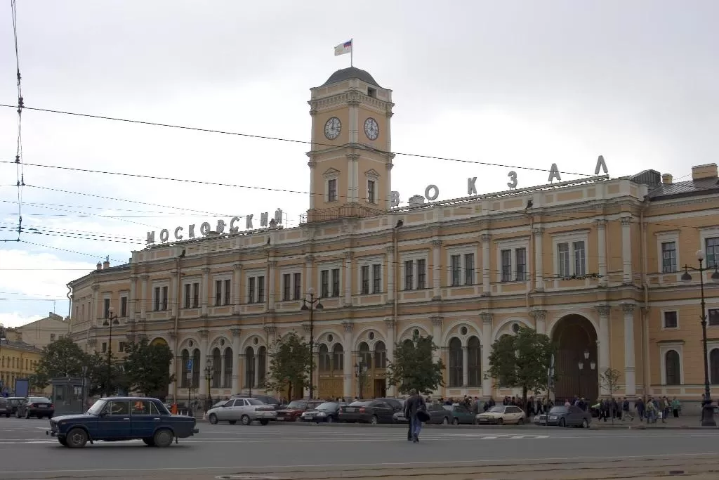 Санкт-Петербург: Чей Чемодан на Лиговском