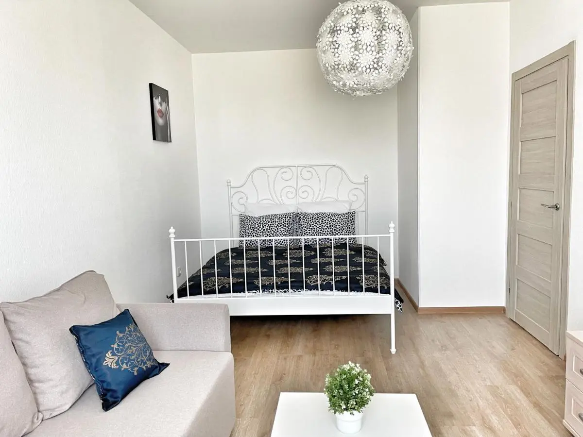 Санкт-Петербург: White flat Plesetskaya 8-960-283-33-23