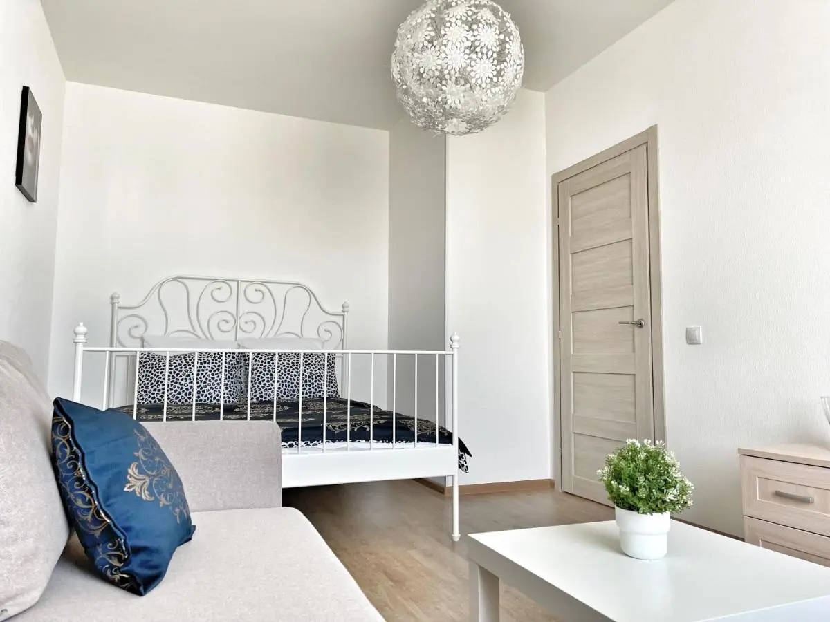 Санкт-Петербург: White flat Plesetskaya 8-960-283-33-23