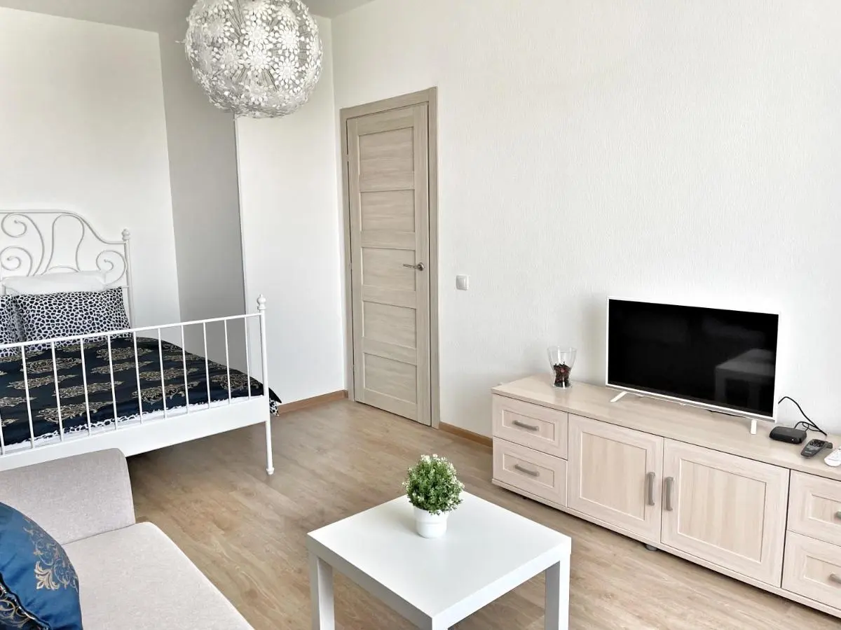 Санкт-Петербург: White flat Plesetskaya 8-960-283-33-23