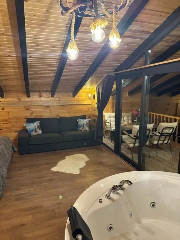 Чамлыхемшин: Hayvore Loft