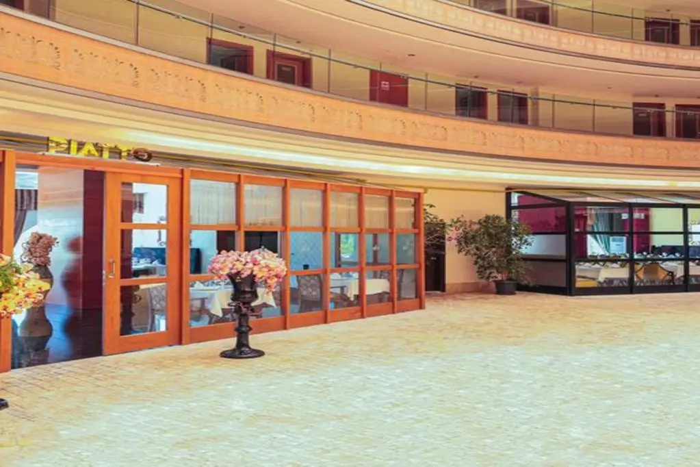Crystal Prestige Elite Hotel — фото 1