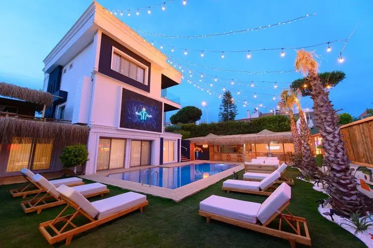 Чешме: Ceku Otel