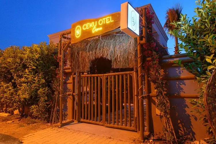 Чешме: Ceku Otel